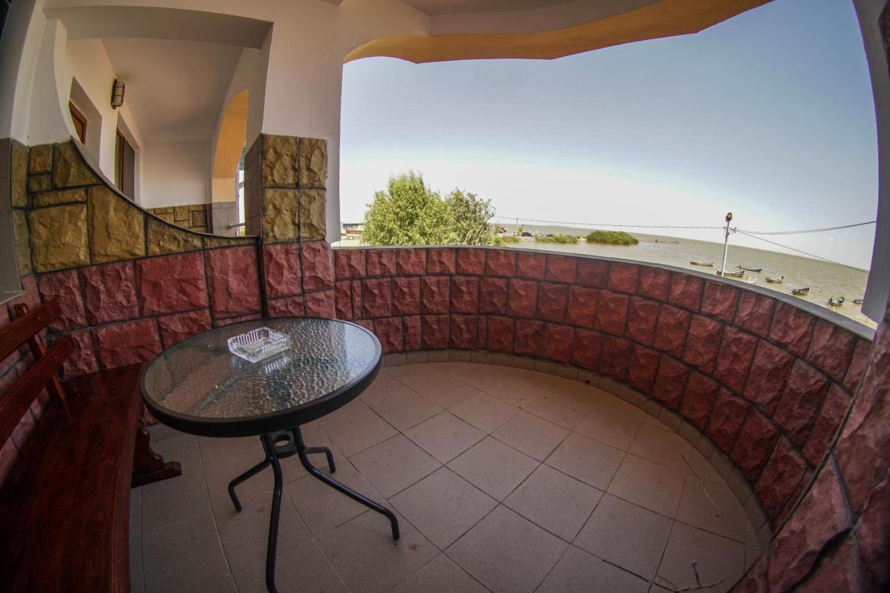 Lake View Hotel Sarichioi Kültér fotó