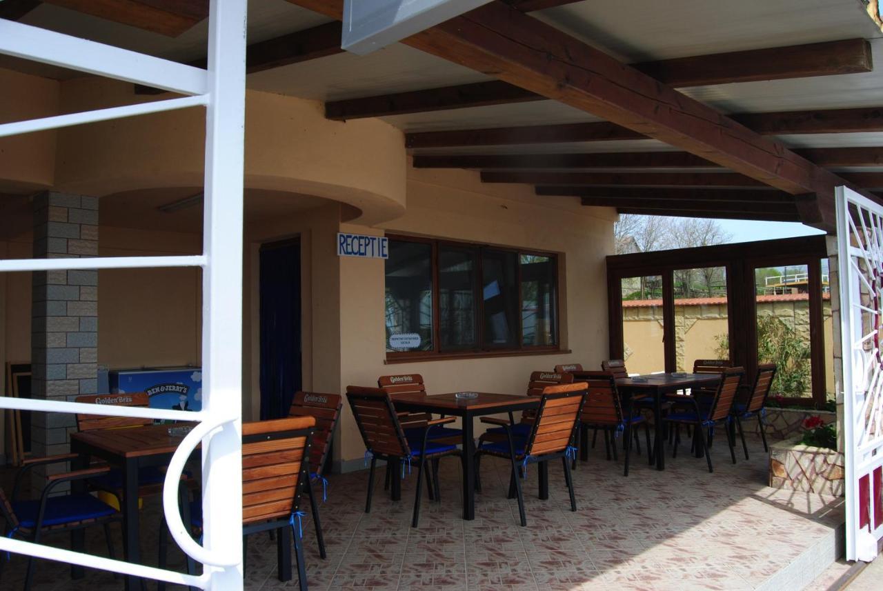 Lake View Hotel Sarichioi Kültér fotó