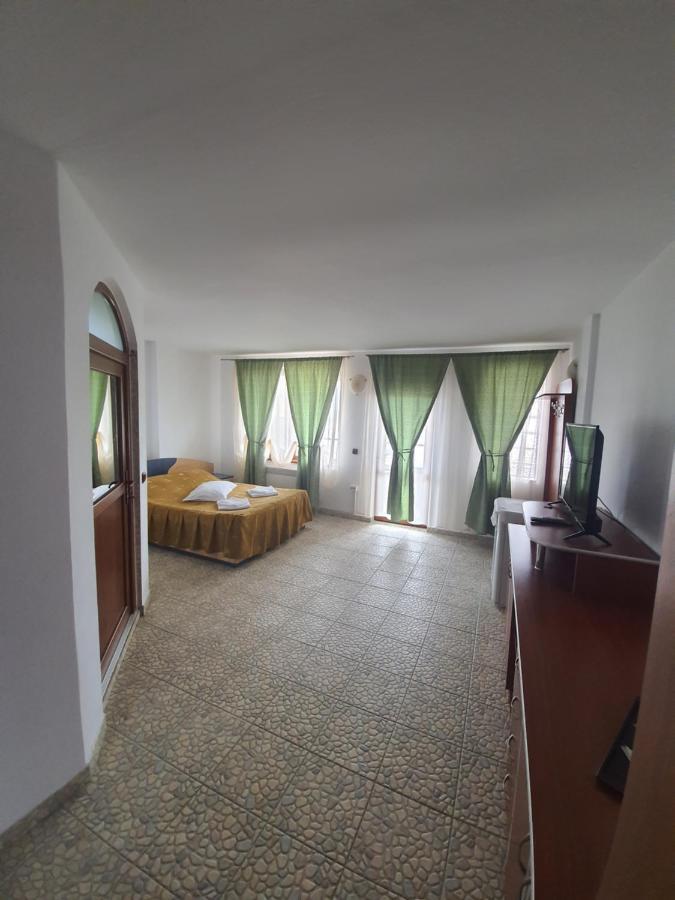 Lake View Hotel Sarichioi Kültér fotó