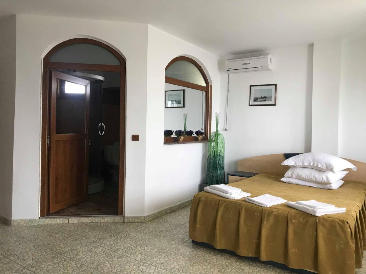 Lake View Hotel Sarichioi Kültér fotó